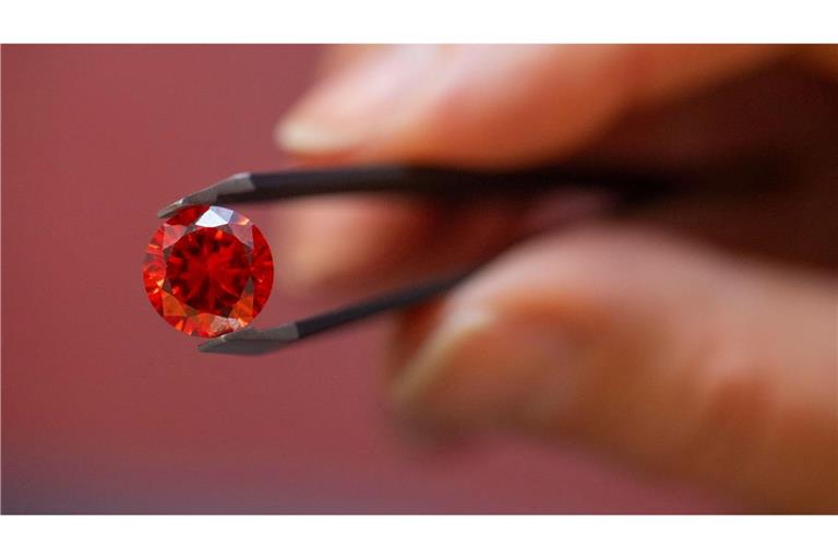 Laut Bestatterverband geht es vor allem darum, den Verstorbenen näher bei sich zu behalten. (Archivbild)