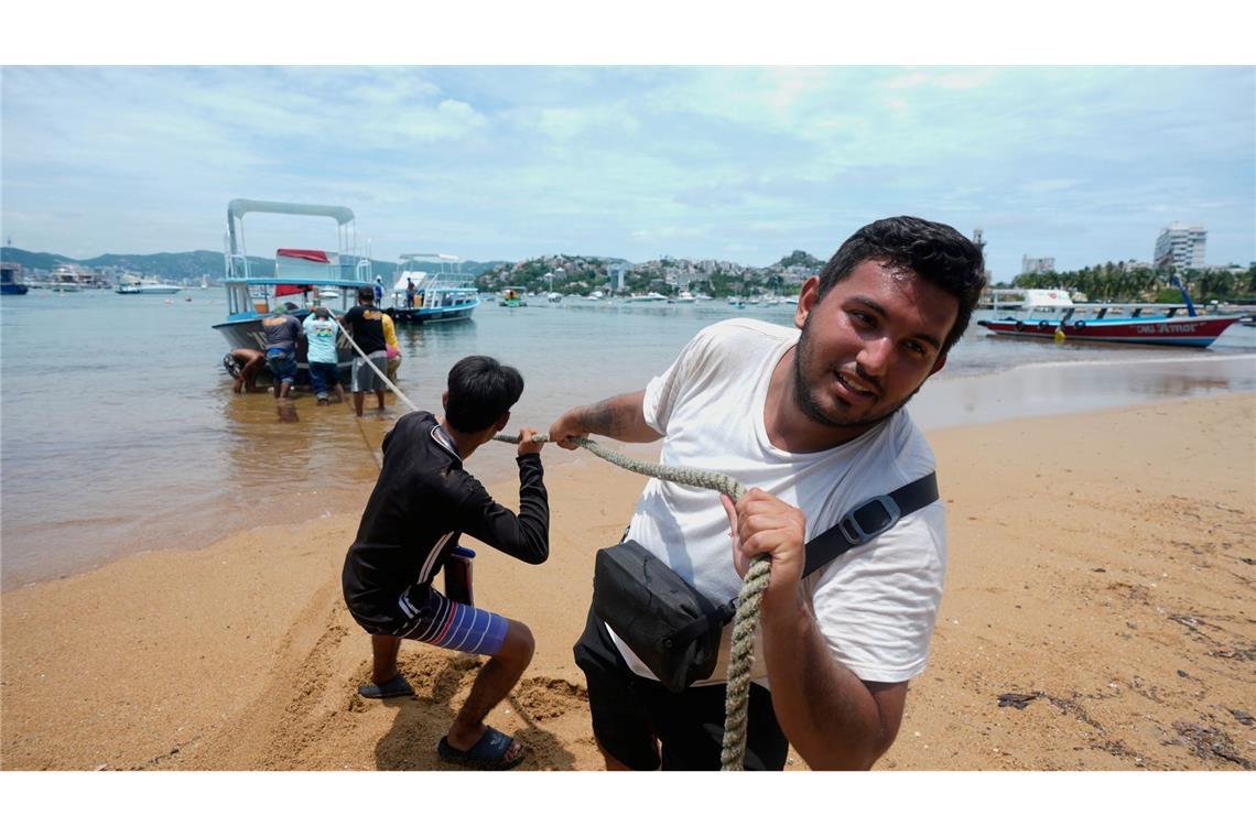 "Hohe Gefahr": Mexiko wappnet sich für Hurrikan "Erick" Laut den Meteorologen soll der Sturm zwischen den Bundesstaaten Oaxaca und Guerrero auf Land treffen. Dort liegen auch Urlaubsorte wie Acapulco und Puerto Ángel.