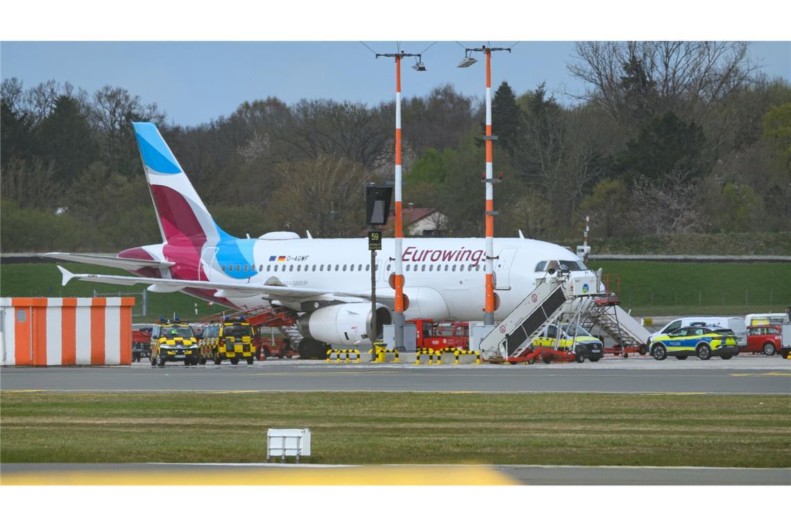 Laut der Flugdatenplattform Flightradar24 war das Flugzeug am Nachmittag am Hamburger Flughafen abgehoben, wo es keine Stunde später auch wieder landete.