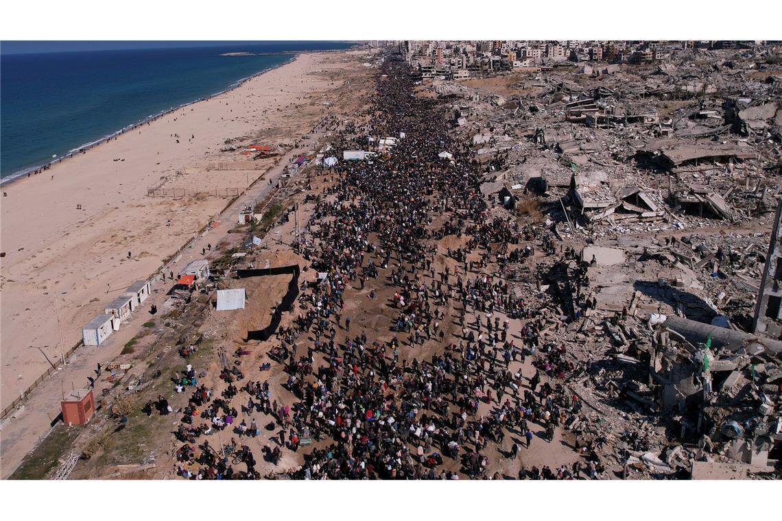 Palästinenser kehren in den Norden Gazas zurück Laut der Hamas und den Vereinten Nationen sind Hunderttausende Vertriebene in den Norden Gazas zurückgekehrt.