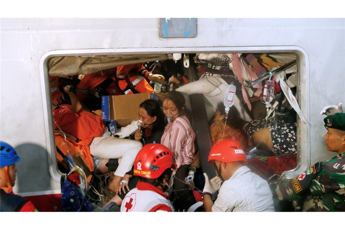 Laut einer Sprecherin der staatlichen Bahngesellschaft KAI sind unter den Opfern ausnahmslos Frauen.