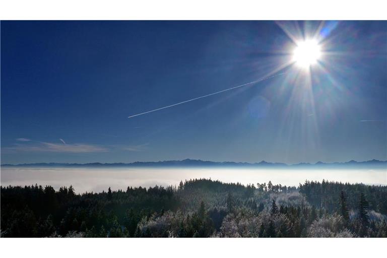 Laut einer vorläufigen Auswertung des DWD geht 2025 als eines der fünf sonnigsten Jahre seit 1951 in die Bilanz ein. (Archivbild)