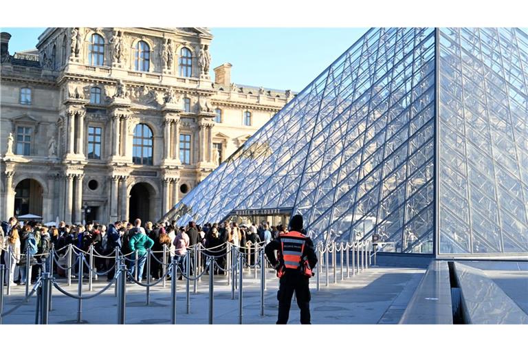 Laut Louvre-Direktoren gibt es bereits mehrere Mäzene, die ihre Unterstützung bei der Renovierung der Krone zugesagt haben.