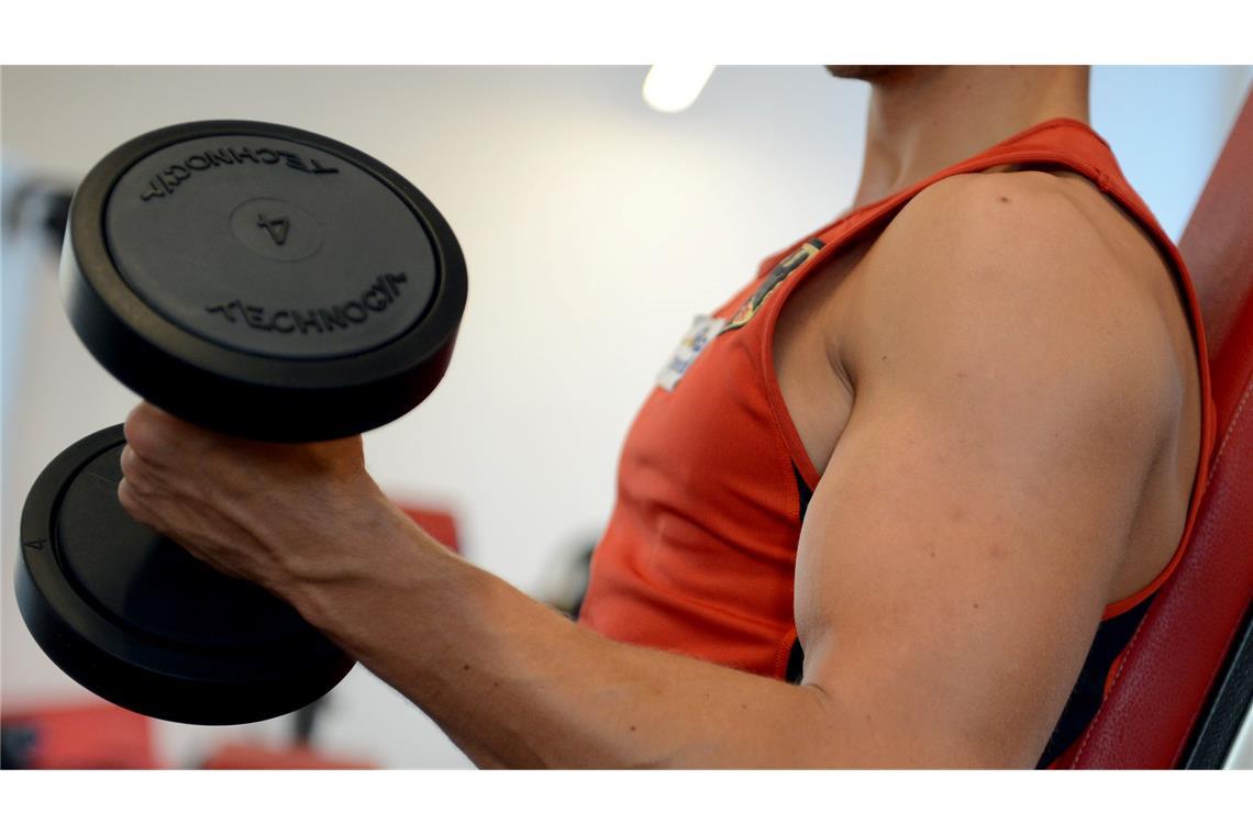 Laut Männlichkeitsforscher Boris von Heesen ist eine der besonders hartnäckigen Erzählungen zum Thema Männlichkeit, dass Männer körperlich unzerstörbar sein müssen. (Symbolbild)