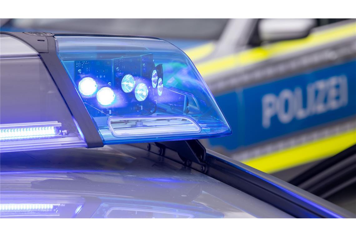 Mann beißt Polizistin krankenhausreif Laut Polizei bedrohte und beleidigte der Mann auch weitere Einsatzkräfte. (Symbolbild)