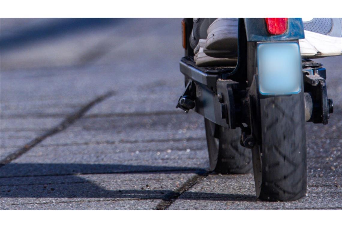 Betrunkene Mutter fährt mit Kind auf E-Scooter Laut Polizei ergab ein freiwilliger Atemalkoholtest der Mutter einen Wert von rund 2,8 Promille (Archivbild).