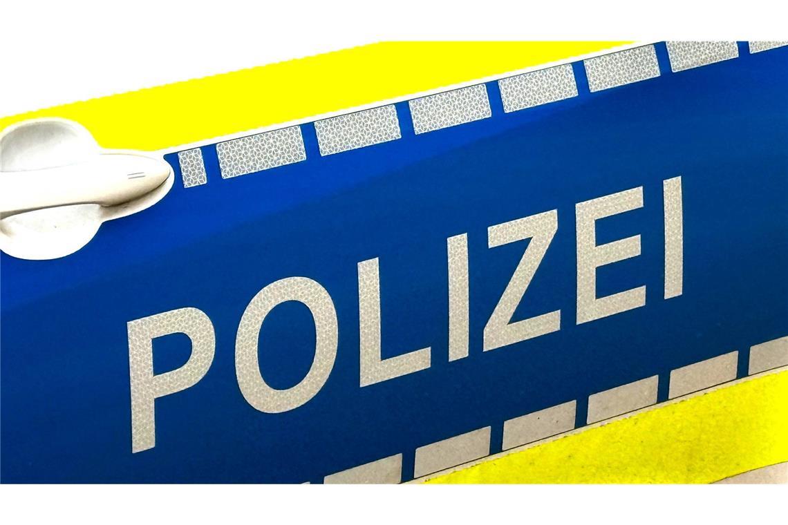 Kuh fällt während Fahrt aus Tiertransporter Laut Polizei hatte die Transportertür einen technischen Defekt. (Symbolbild)