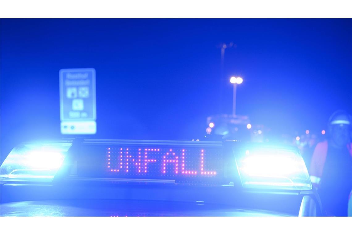 Jugendlicher flüchtet nach Unfall mit gestohlenem Auto Laut Polizei verursachte der 16-Jährige einen Unfall. (Symbolbild)