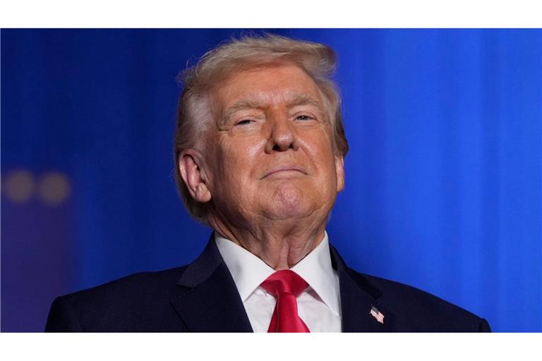 Laut US-Präsident Trump segelt eine "Armada" Richtung Iran.