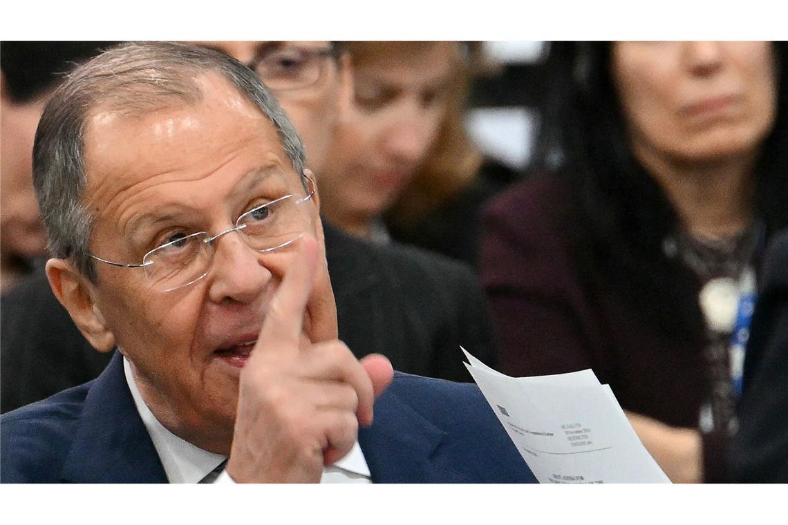 Bilder des Tages Lawrow beim OSZE-Gipfel: Russlands Außenminister sorgt für Spannung in der Diplomatie