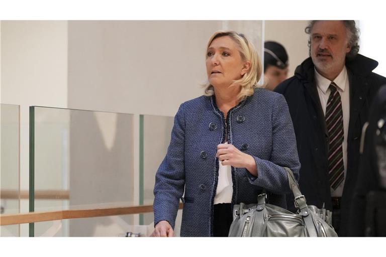 Le Pen beim Gericht