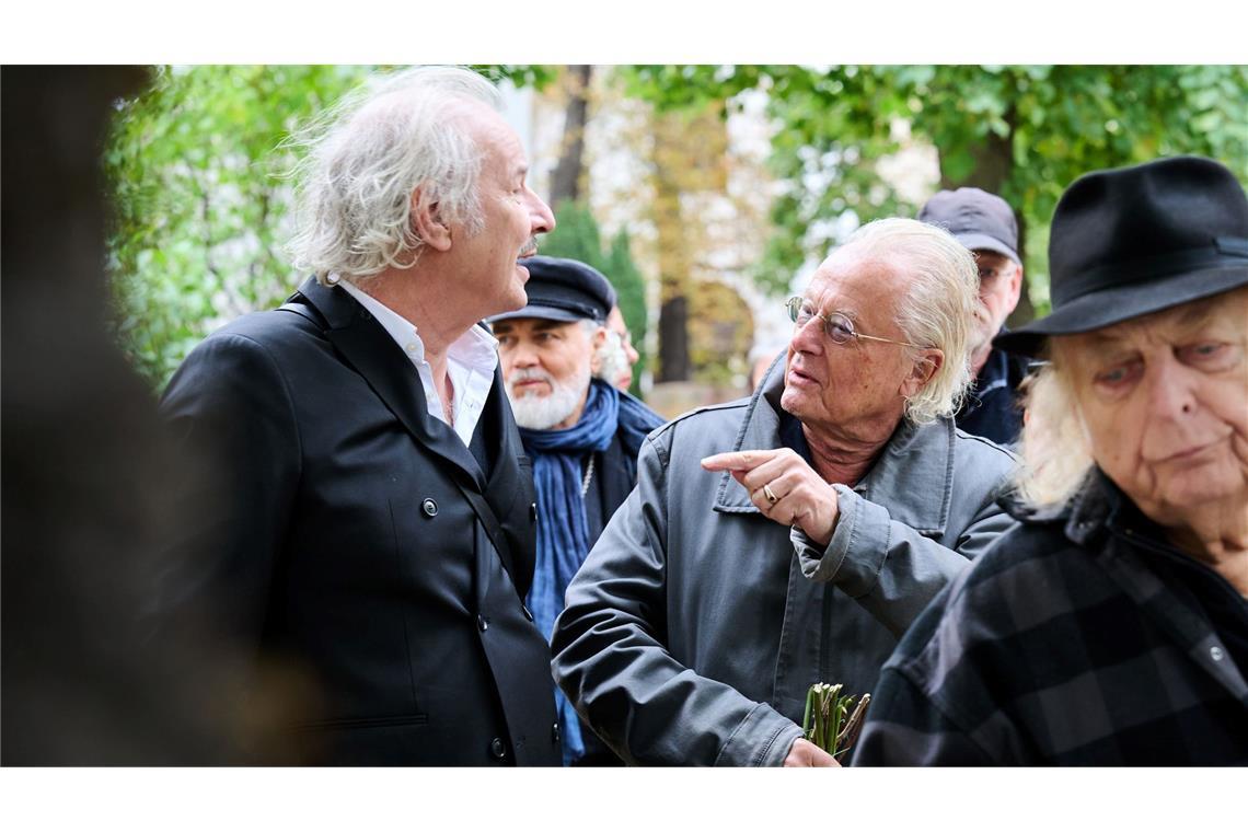 Abschied mit großer Geste: Peymann in Berlin beigesetzt Leander Haußmann und Frank Castorf im Gespräch.