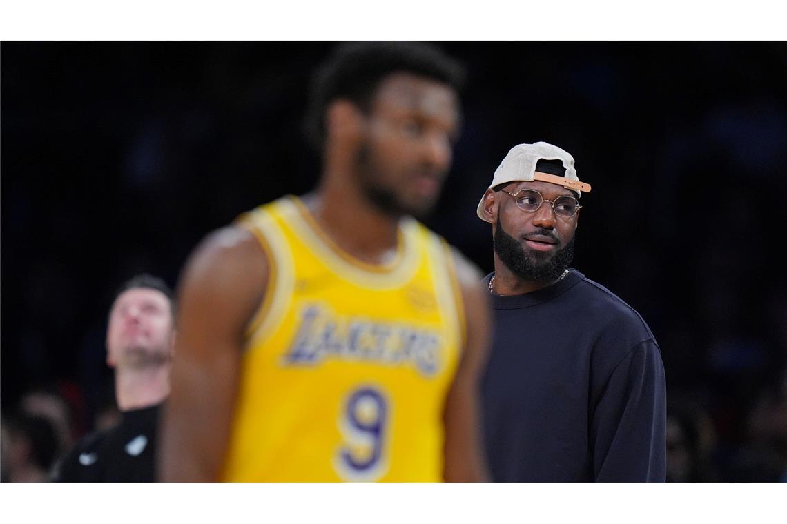 LeBron James konnte bei der deutlichen Niederlage der Lakers nur vom Spielfeldrand zusehen.