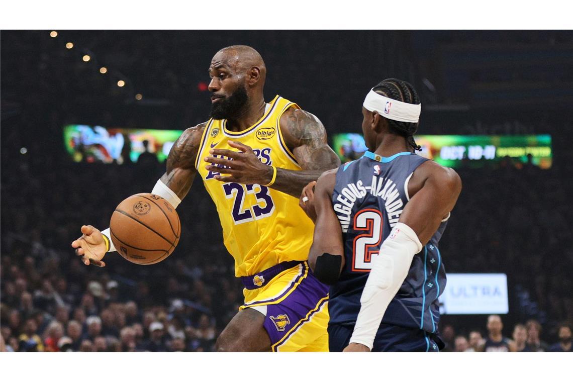 LeBron James (l.) stand zum 300. Mal in einem Playoff-Spiel auf dem Parkett.
