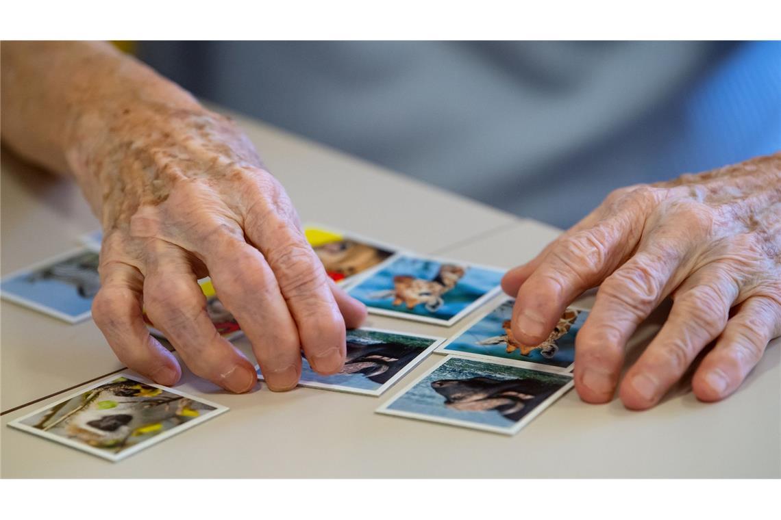 Lecanemab und Donanemab sollen bei Alzheimer im frühen Stadium den kognitiven Abbau etwas verlangsamen. (Archivbild)