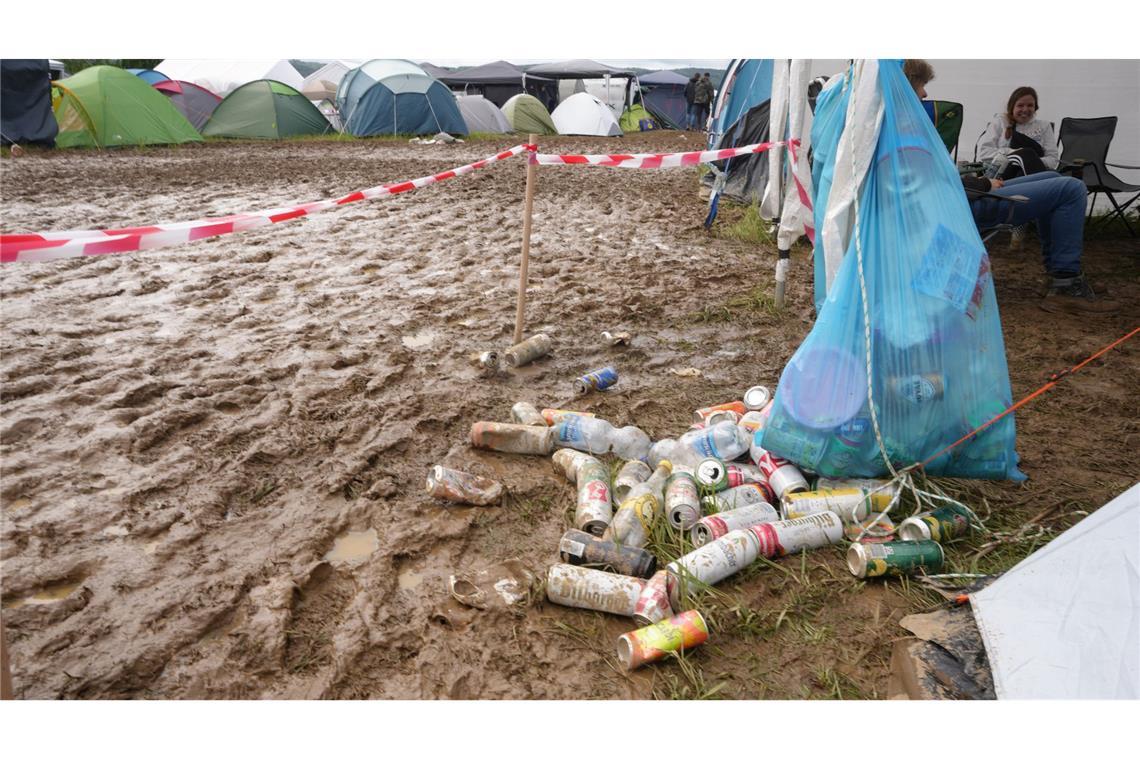 Leere Dosen sind nur ein Beispiel für Müll, der bei einem Festival anfallen kann.