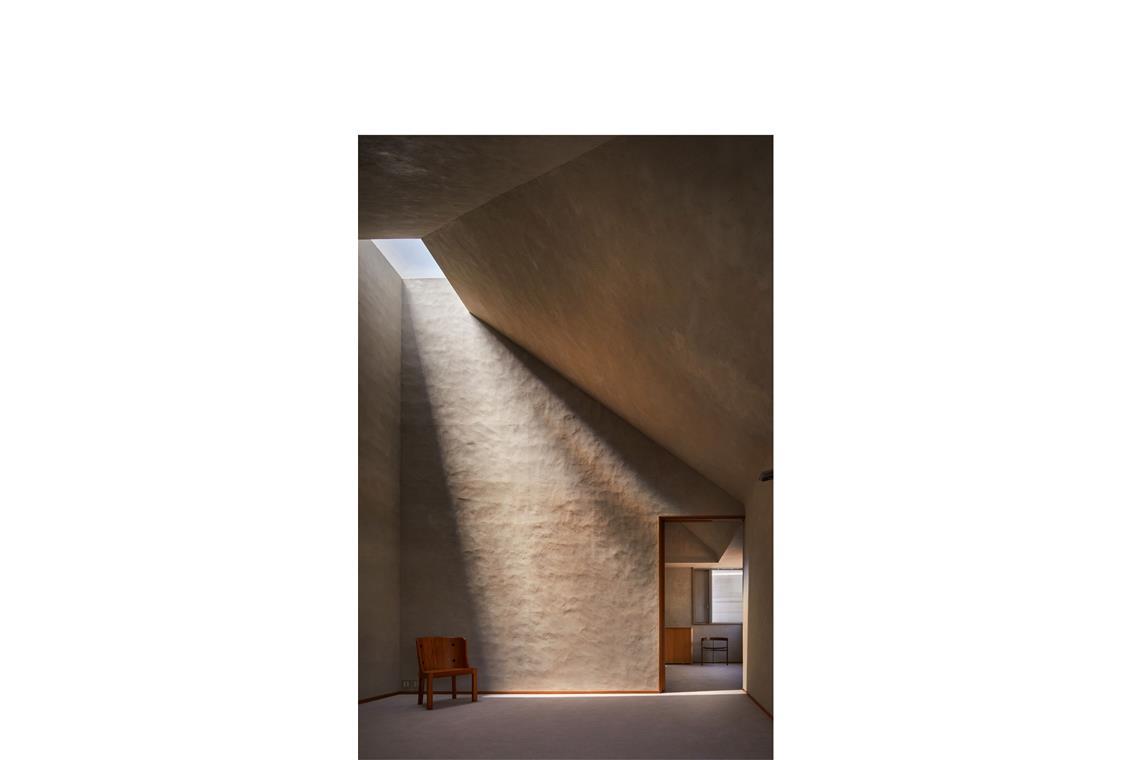 Lehmbau: Tsuyoshi Tane, Clay House, Tokyo, Japan, 2019–23. Im Buch auf Seite 443.