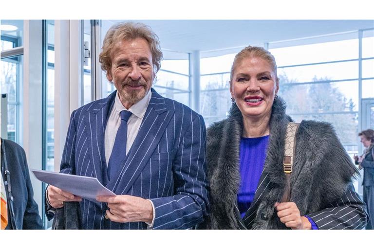 Leicht abgemagert und im Gesicht etwas gezeichnet: Thomas Gottschalk mit Gattin.