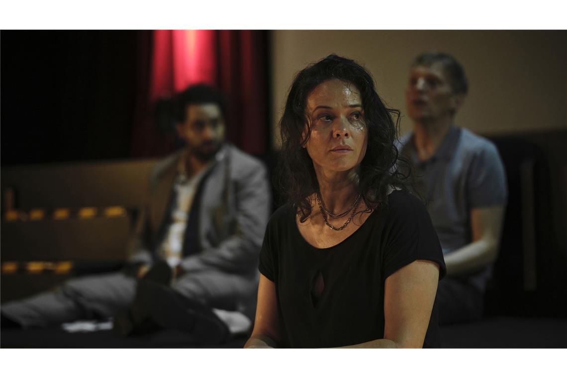 Brutale Rache am Staat Leila Kaiser (Jessica McIntyre) ist die standhafteste unter den Geiseln und versucht die Strategie von Kommissar Bootz zu unterstützen.
