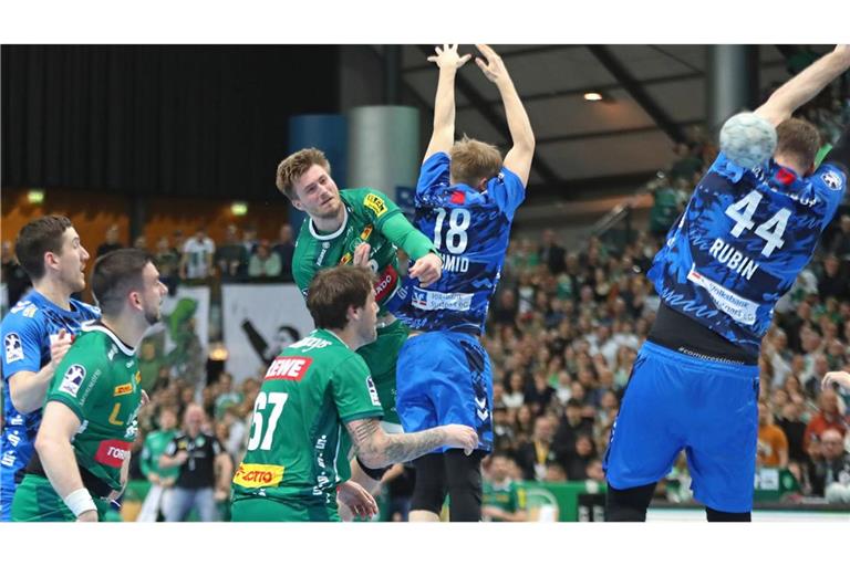 Leipzigs bester Werfer Franz Semper brachte den letzten Wurf nicht im TVB-Gehäuse unter.