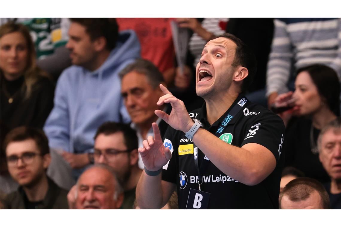 Bittere Pille – Frisch Auf Göppingen verspielt Heimspiel gegen SC DHfK Leipzig Leipzigs Coach Raul Alonso.
