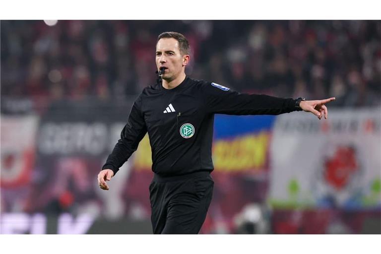Leitet das VfB-Spiel in Leverkusen: Schiedsrichter Benjamin Brand.