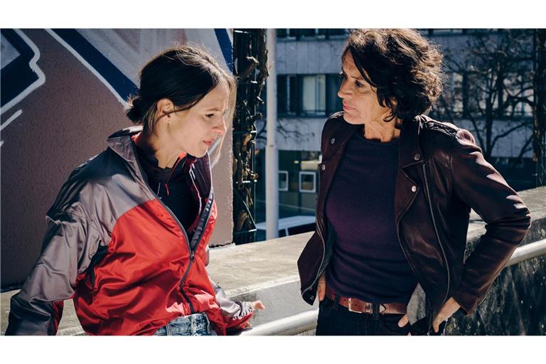 Lena Odenthal (Ulrike Folkerts, re.) ist nicht begeistert, dass Kollegin Stern (Lisa Bitter) bei den Fahrradkurieren unabgespochen angeheuert hat.