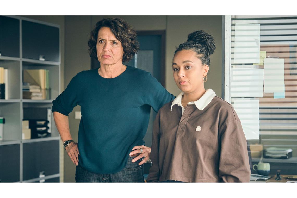 Lena Odenthal (Ulrike Folkerts) und Mara Hermann (Davina Chanel Fox) müssen geheim halten, dass Stern verdeckt ermittelt, da ihr Einsatz nicht offiziell genehmigt wurde.