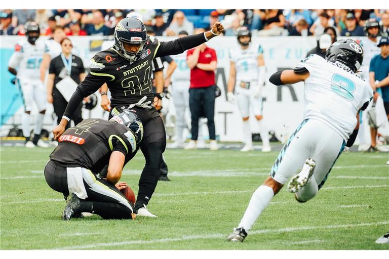 Lenny Krieg in der vergangenen Saison im Dress von Stuttgart Surge. Inzwischen kickt er für das NFL-Team Atlanta Falcons.