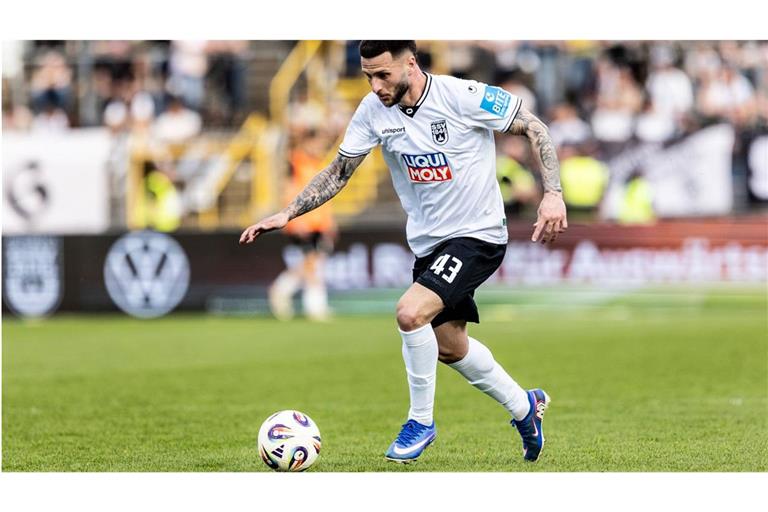 Leon Dajaku bleibt  nach dem Ulmer Abstieg in der dritten Liga.