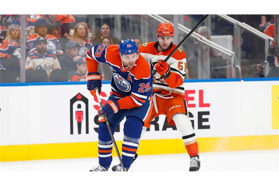 Leon Draisaitl ist zurück auf dem Eis.