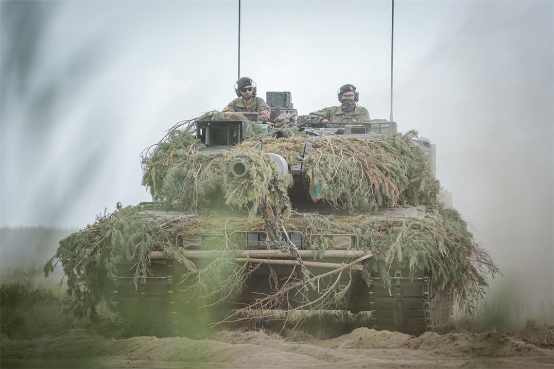 Keine Obergrenze für die Sicherheit Leopard-2-Panzer der Bundeswehr in Litauen: Die Bundeswehr wird in den kommenden Jahren aufrüsten. Leopard-2-Panzer der Bundeswehr in Litauen: Die Bundeswehr wird in den kommenden Jahren aufrüsten.