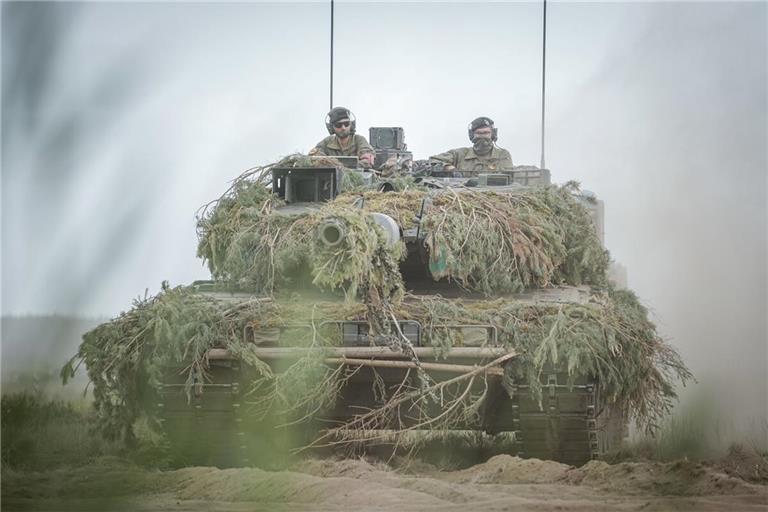 Leopard-2-Panzer der Bundeswehr in Litauen: Die Bundeswehr wird in den kommenden Jahren aufrüsten. Leopard-2-Panzer der Bundeswehr in Litauen: Die Bundeswehr wird in den kommenden Jahren aufrüsten.