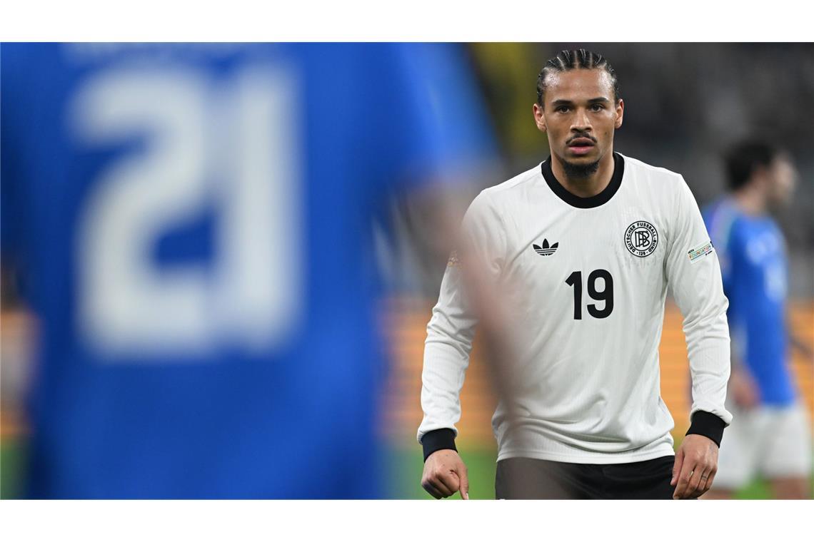 VfB-Profis überzeugen bei verrücktem Remis gegen Italien Leroy Sané (Note 4): Nach eher schwachem Auftritt im Hinspiel etwas überraschend wieder in der Startelf. Der Offensivmann des FC Bayern rechtfertigte das Vertrauen des Bundestrainers zunächst zumindest teilweise. Mit einigen Offensivkationen, zudem nach hinten engagiert und präsent. Dann aber mit einem extrem schlampigen Zuspiel auf Kimmich kurz nach der Pause – Italien verkürzte in der Folge auf 1:3.