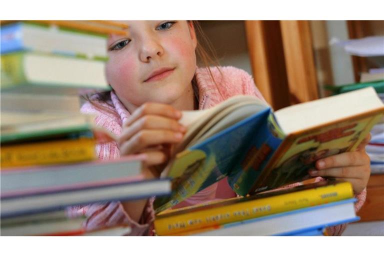 Lesen ist eine Schlüsselkompetenz. Lektüren in einfacher Sprache können ein guter Einstieg sein.