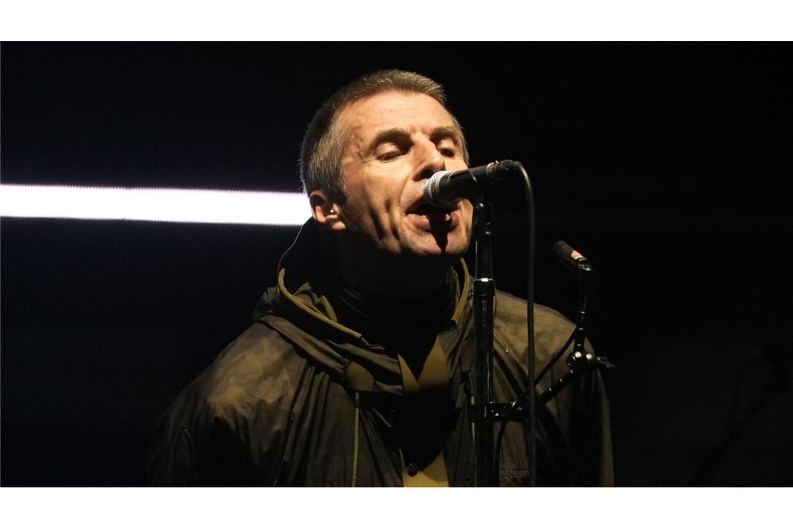Oasis-Comeback in Wales: Alles wieder so wie früher? Liam Gallagher steht wieder mit seinem Bruder auf der Bühne.
