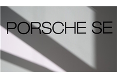 Licht und Schatten: der Schriftzug der&nbsp; Porsche&nbsp; SE bei einer Bilanzpressekonferenz