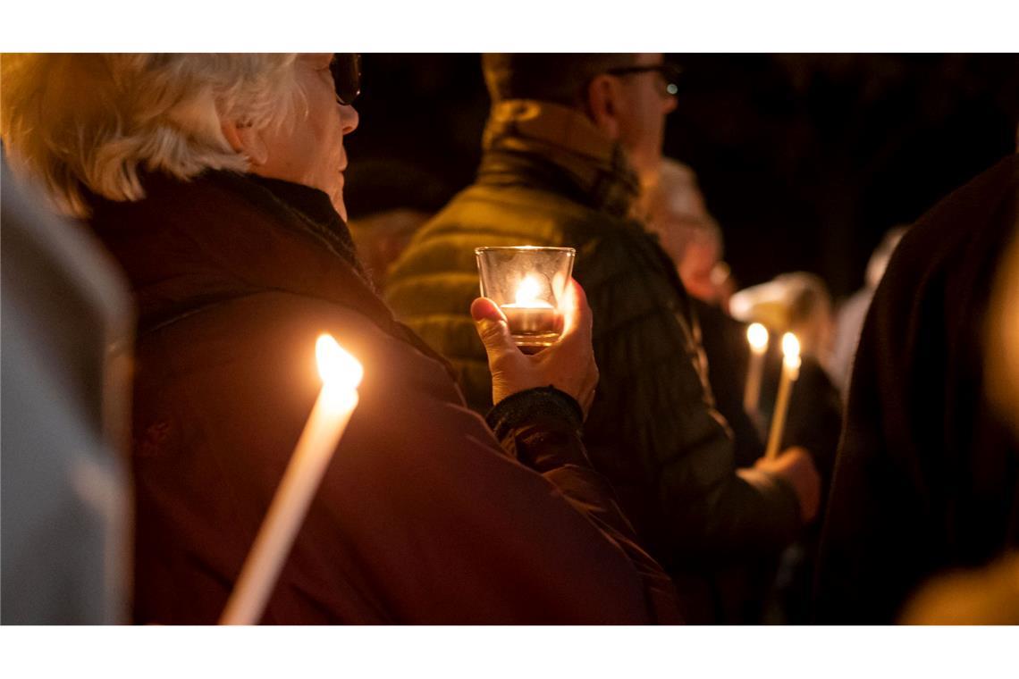 Lichterketten gegen Antisemitismus gab es über die Jahre immer wieder. (Archivbild)