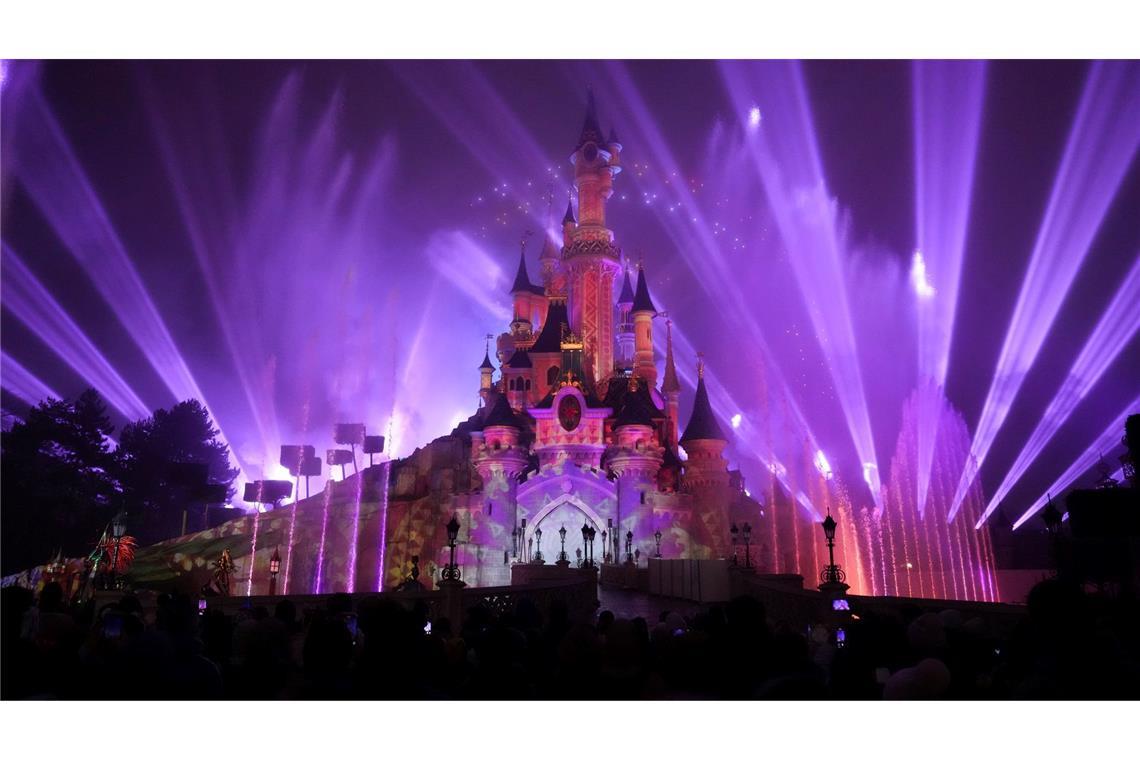 Bilder des Tages Lichtshow über dem Dornröschenschloss im Disneyland bei Paris