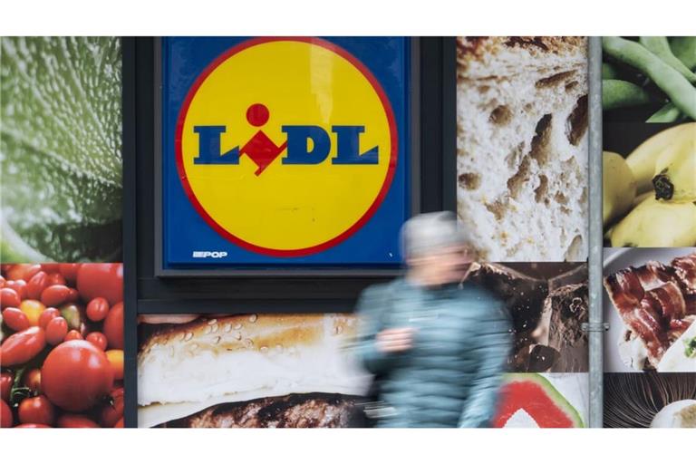 Lidl-Logo: Der Discounter ruft spanische Würste zurück, bei denen die Kühlkette möglicherweise unterbrochen wurde. (Symbolbild)