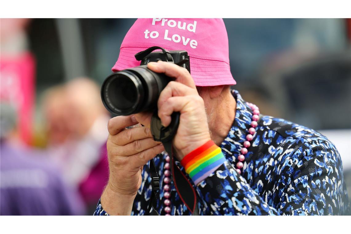 Rekord: 260.000 Menschen feiern bei CSD-Demo in Hamburg Liebe doch, wen du willst: CSD in Hamburg