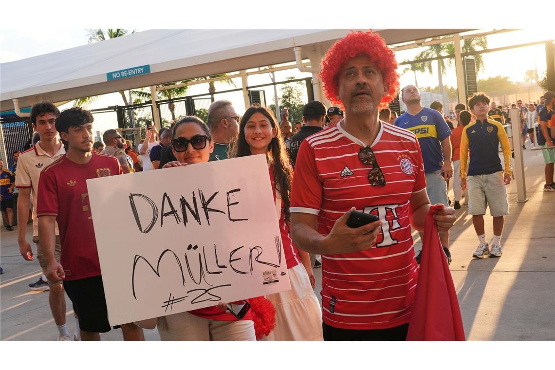 Das Big Business von Bayern und BVB im Trump-Land Liebling Thomas Müller: Bayern-Fans im Hard Rock Stadium in Miami.