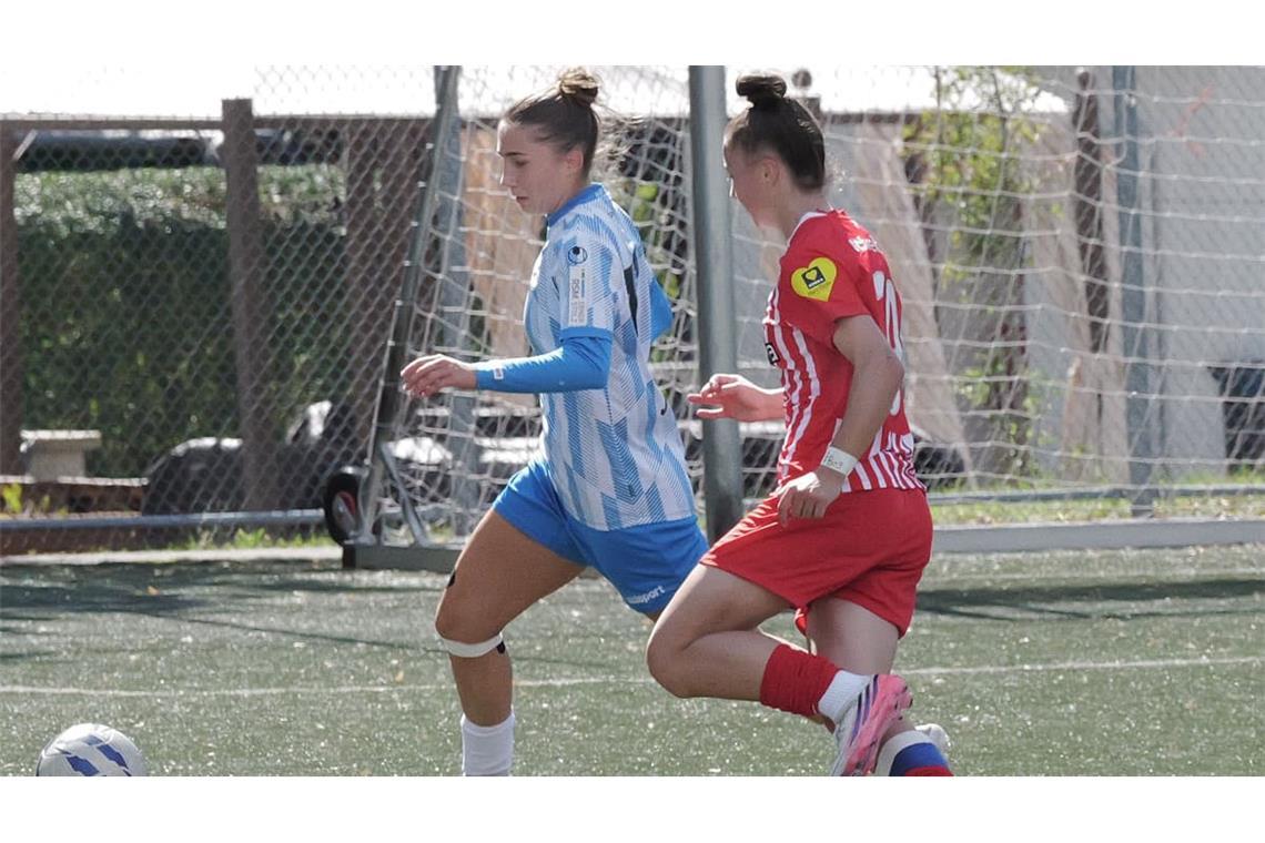 Lilly Jansen (links) hatte gegen Sand die Führung für die Stuttgarter Kickers erzielt.