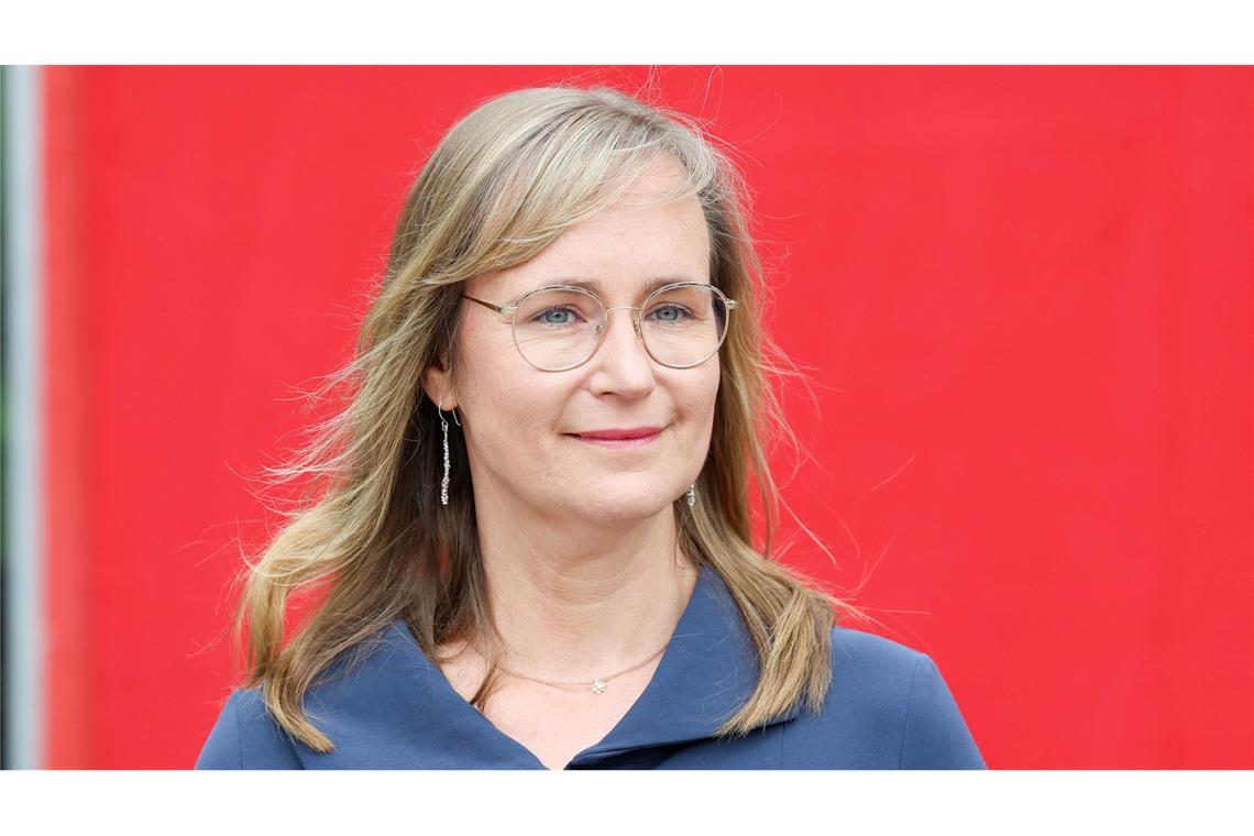 Linken-Spitzenkandidatin Eva von Angern möchte eine mögliche Zusammenarbeit mit der CDU eng mit den Mitgliedern abstimmen. (Archivbild)