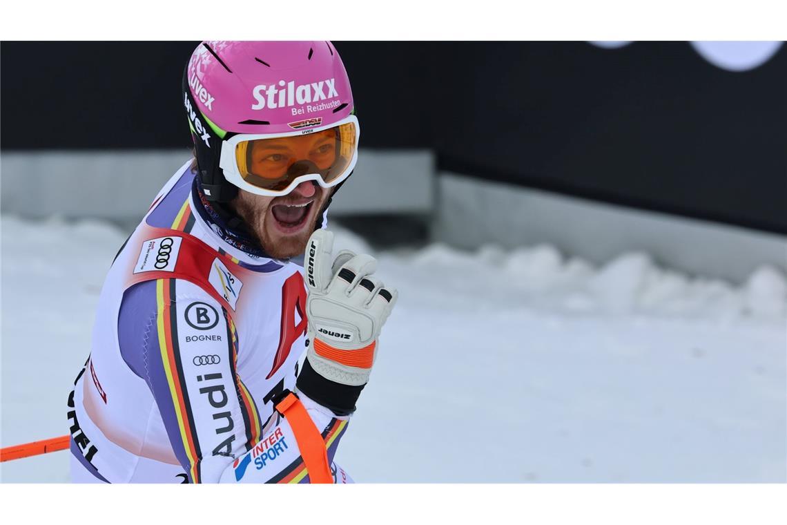 Linus Straßer jubelt über Platz drei im Slalom von Kitzbühel.