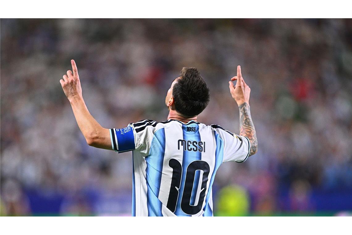 Lionel Messi aus Argentinien jubelt über seinen zweiten Treffer zum 2:0 bei der WM gegen Algerien.