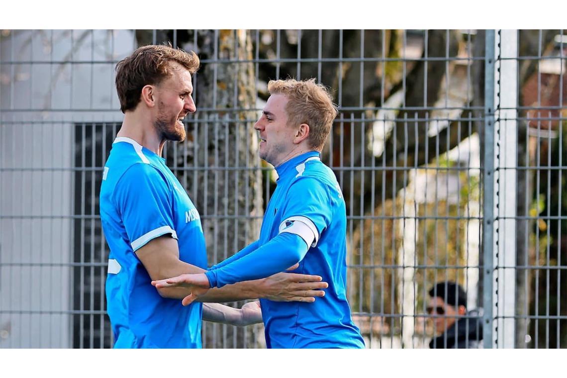 Lionel Schmidt (links) und der eingewechselte Marco Reichert beim Torjubel