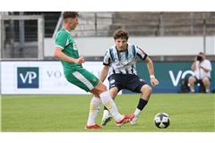 Lirjon Abdullahu (re.) steht für die WM-Qualifikationsspiele des Kosovo auf Abruf bereit, am Samstag spielt er in München für die U19.  
Foto:  Baumann