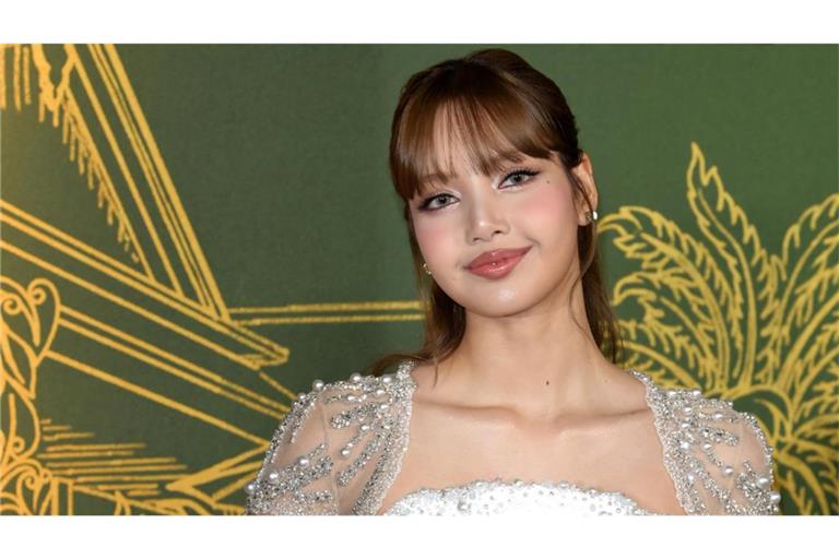 Lisa von Blackpink (Lalisa Manobal) im Februar 2025 bei der Premiere der 3. Staffel von "The White Lotus" in Los Angeles.