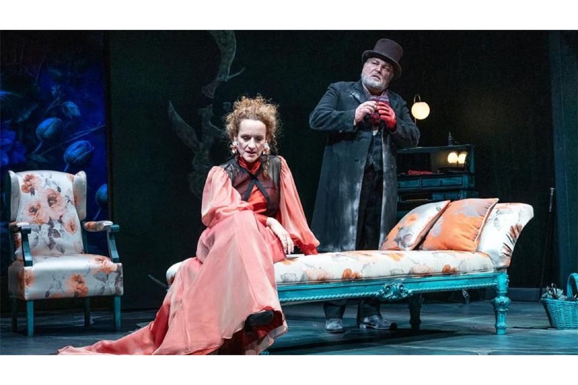 Lisa Wildmann, Andreas Klaue (v. li.) in „Gaslicht" im Alten Schauspielhaus in Stuttgart